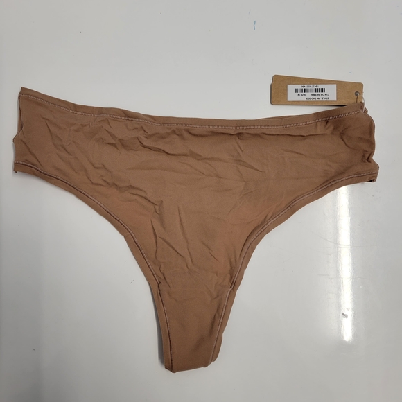 (SKIMS)3 panties for $32 new with tag, Size:M,. SKIMS-Style 018 - Picture 3 of 8